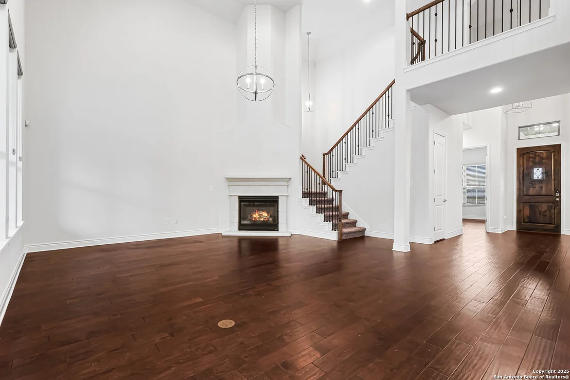 Photo of 427 Evans Oak