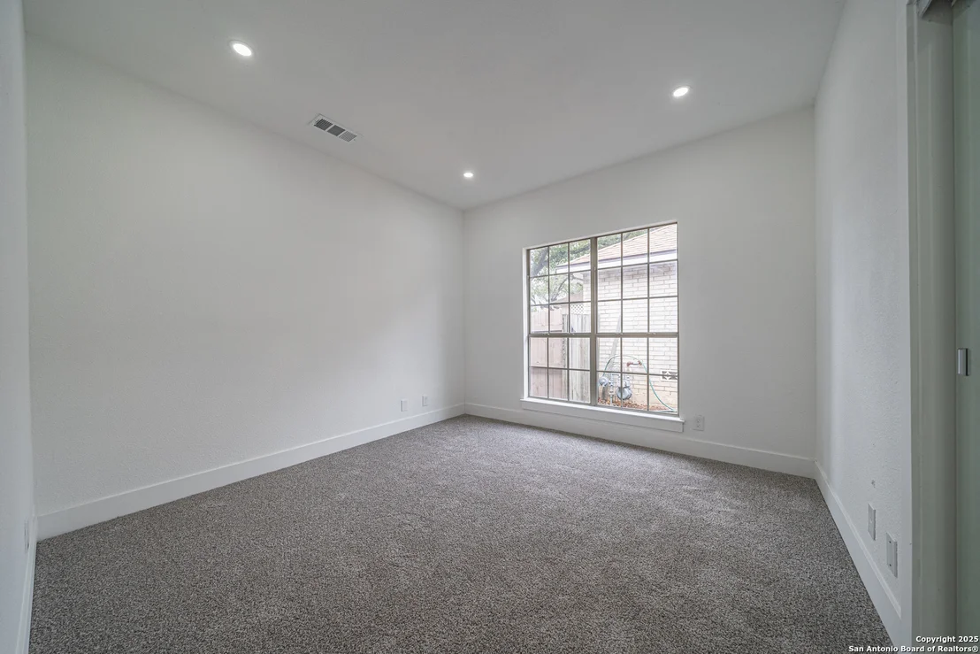 Photo of 122 PALM CIR