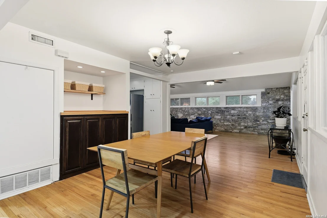 Photo of 326 Burnside Dr