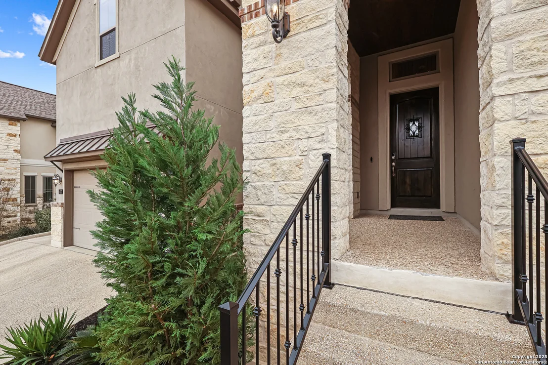 Photo of 427 Evans Oak