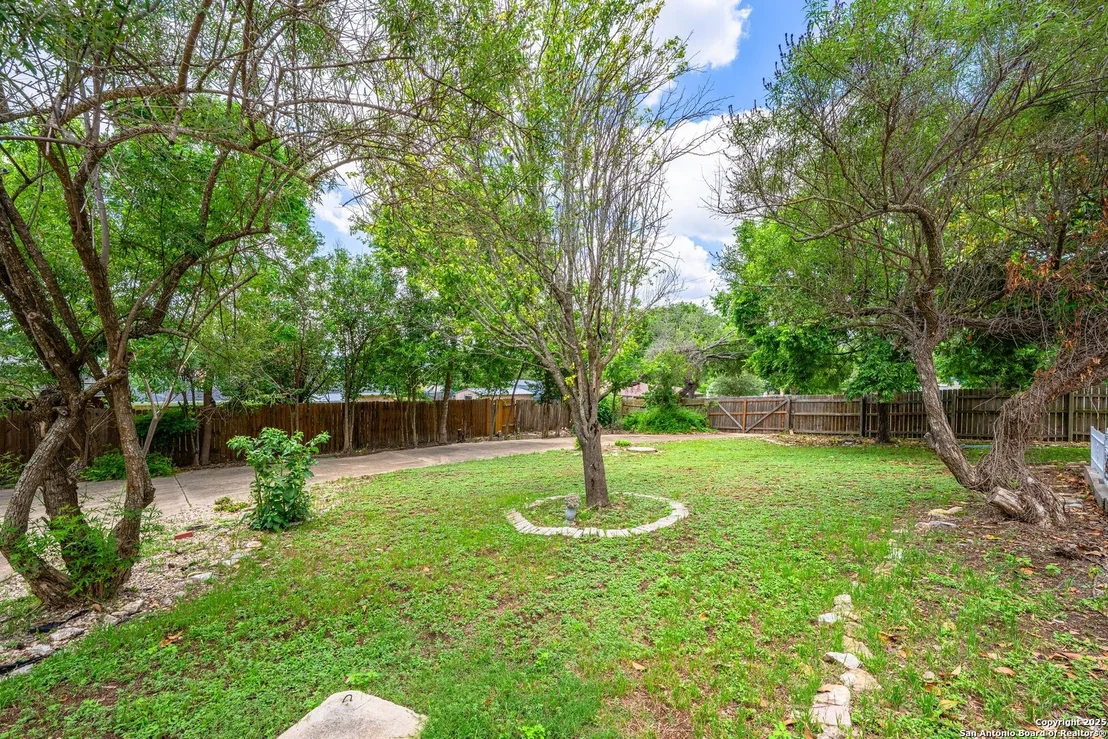 Photo of 301 Red Oak