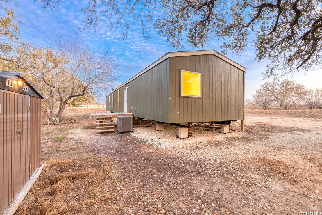Photo of 2383 Tomblin