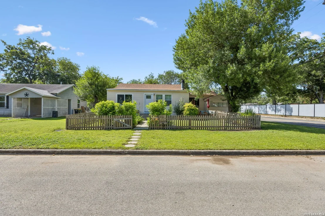 Photo of 600 Winburn Ave