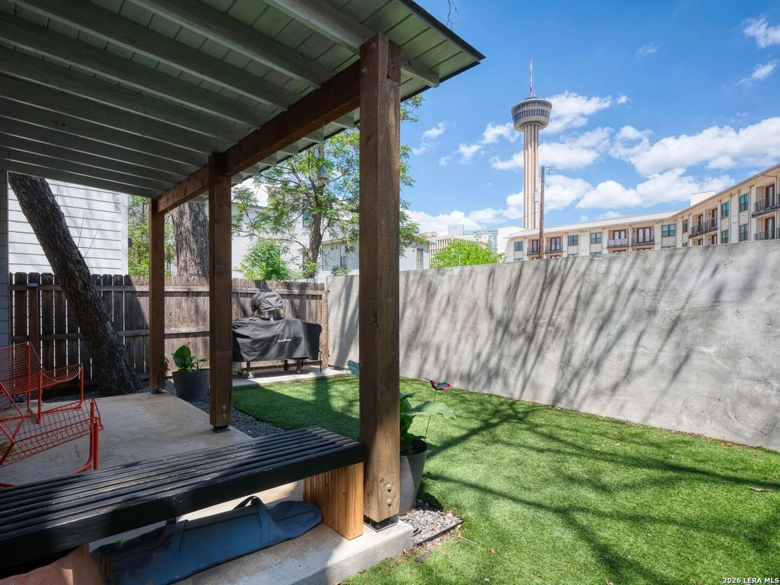 Photo of 325 LAVACA ST