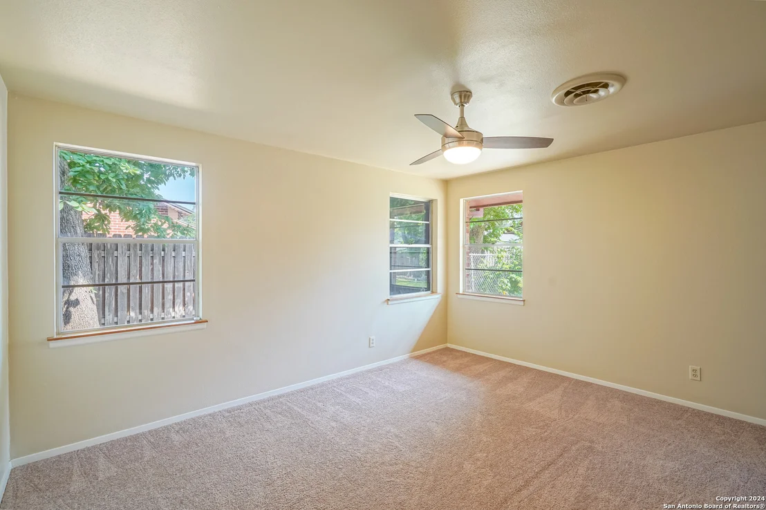 Photo of 426 Windcrest Dr
