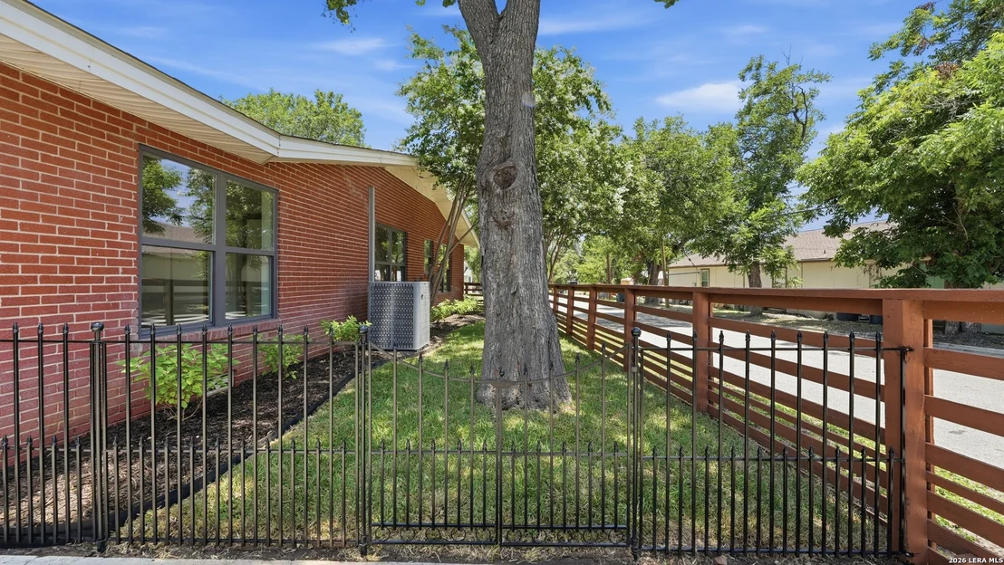 Photo of 596 WILLOW AVE