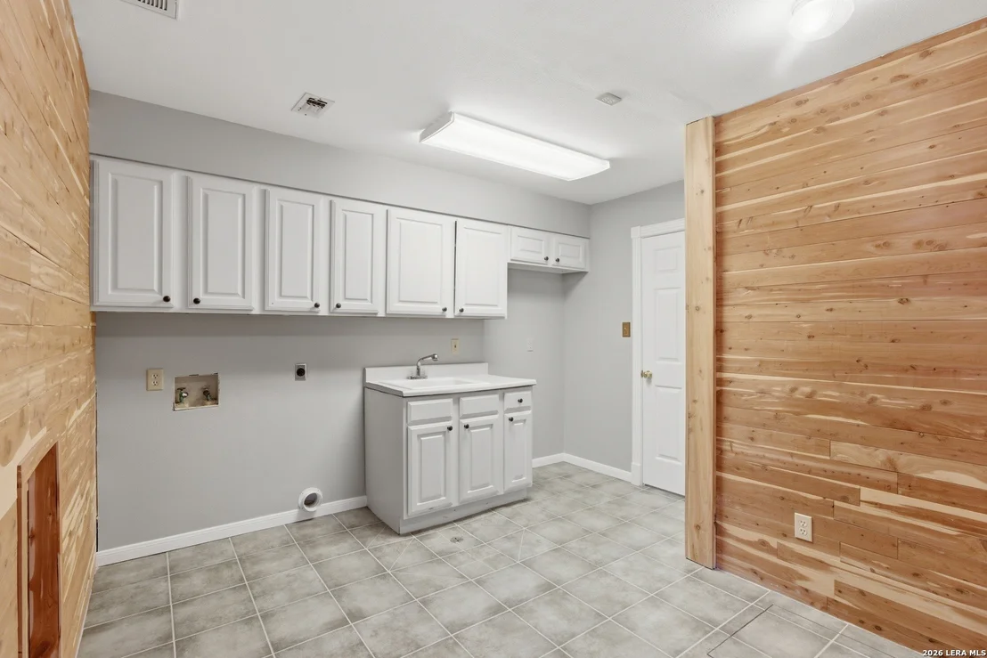 Photo of 292 Phillip Dr