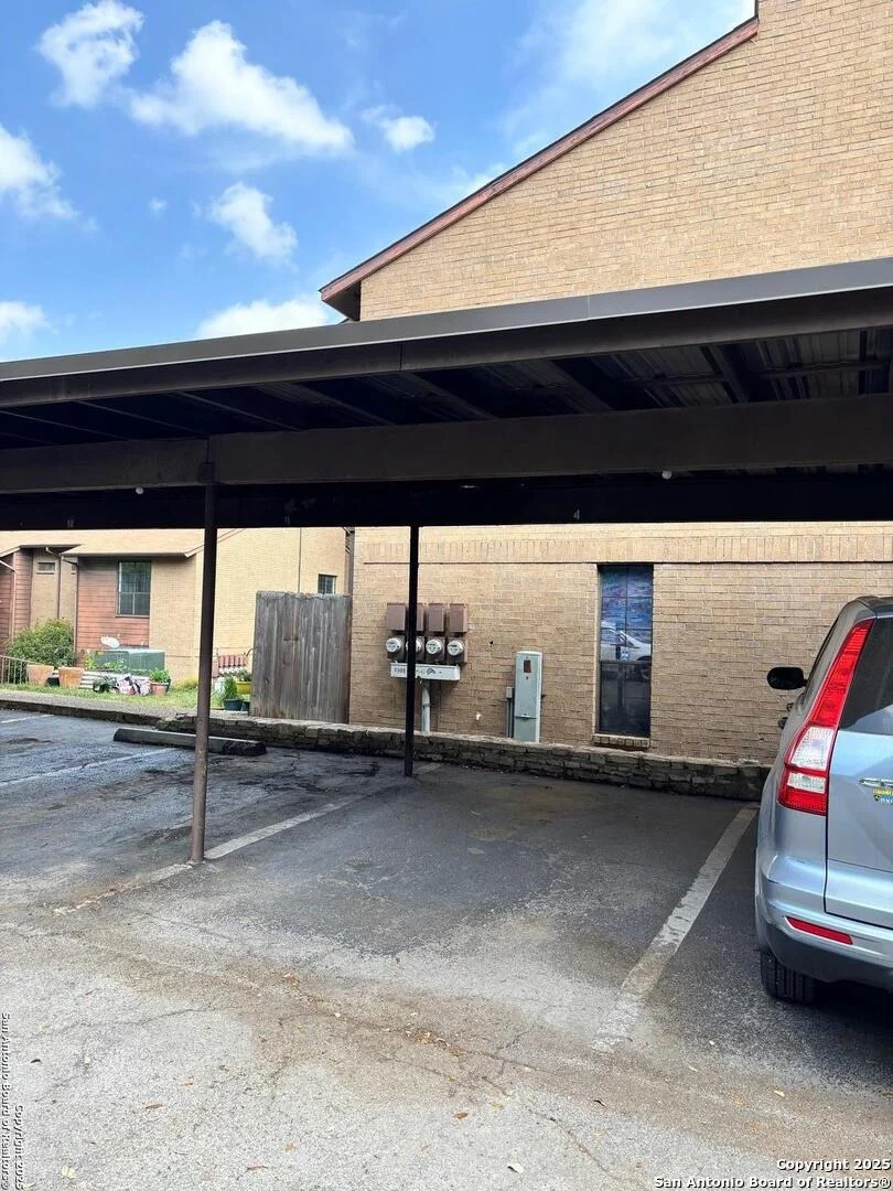 Photo of Unit 4 at 8611 Datapoint
