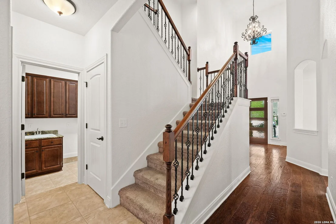 Photo of 221 WINDSOR DR