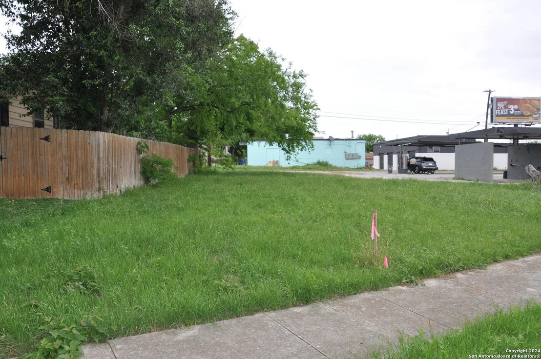 Photo of 411 ADRIAN DR