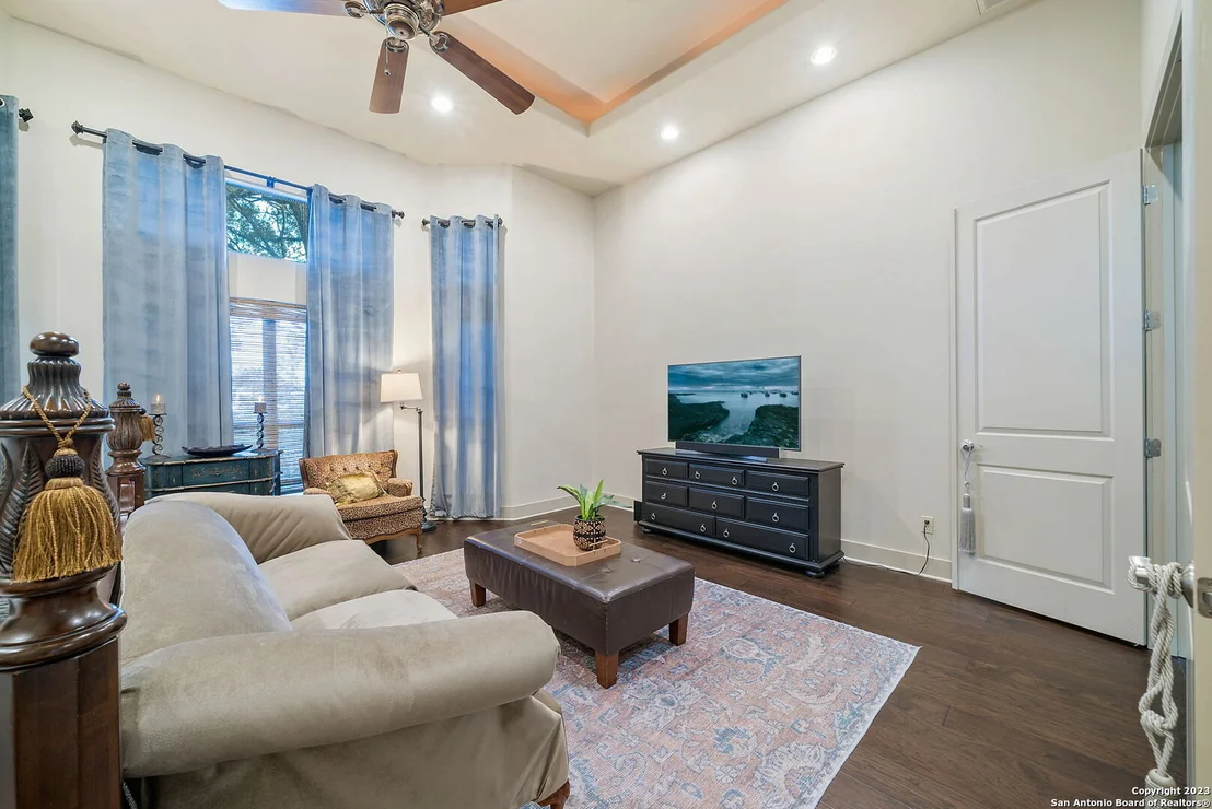 Photo of 8 Benchwood Cir