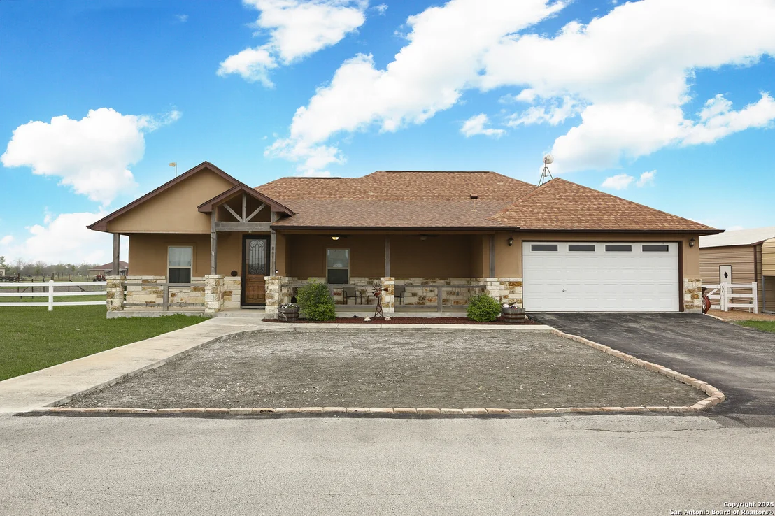 Photo of 861 County Road 464