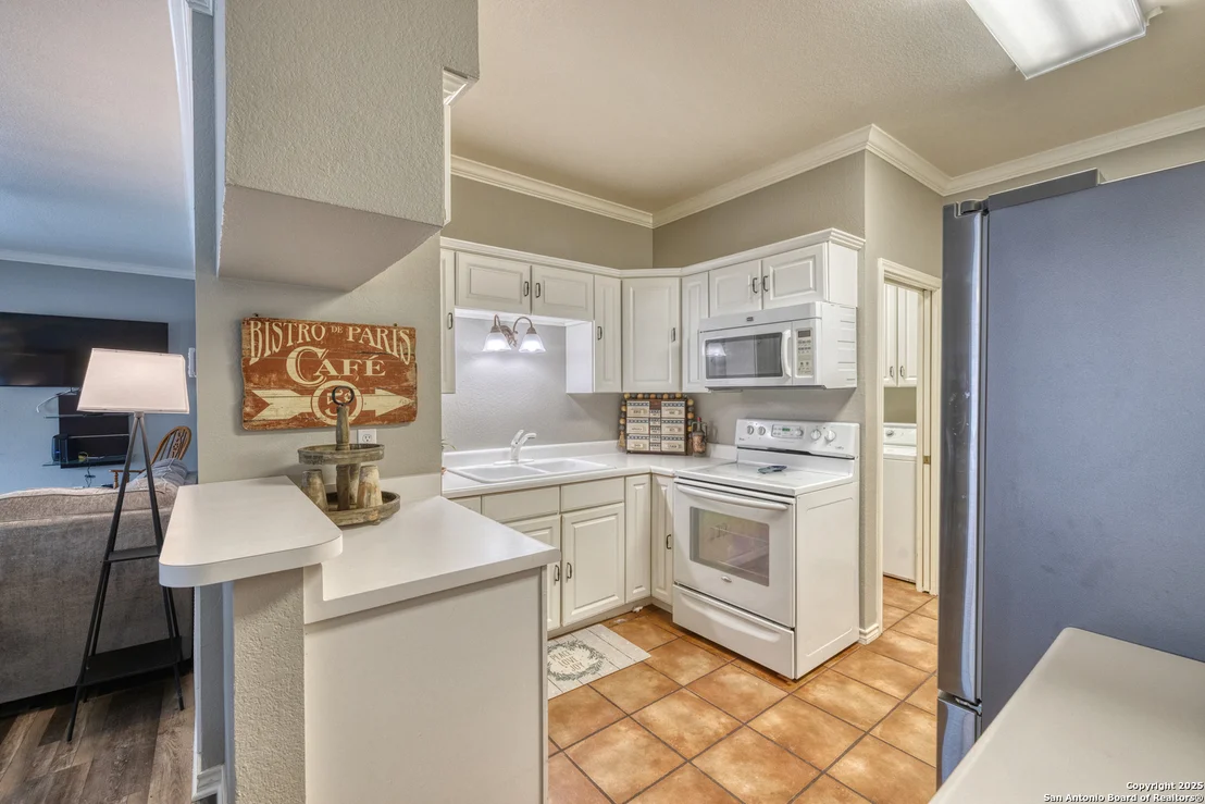 Photo of 6 Leona Heights