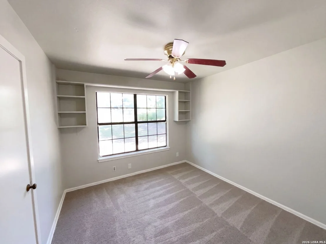 Photo of 222 COLEBROOK DR