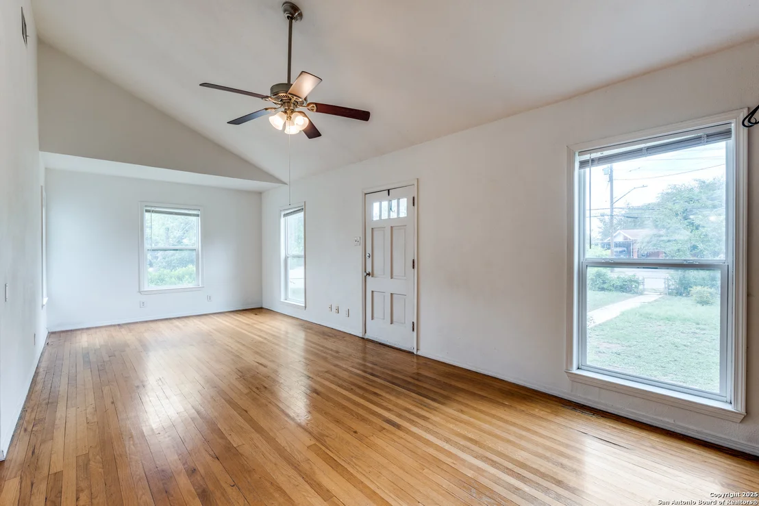 Photo of 106 Field Crest Dr