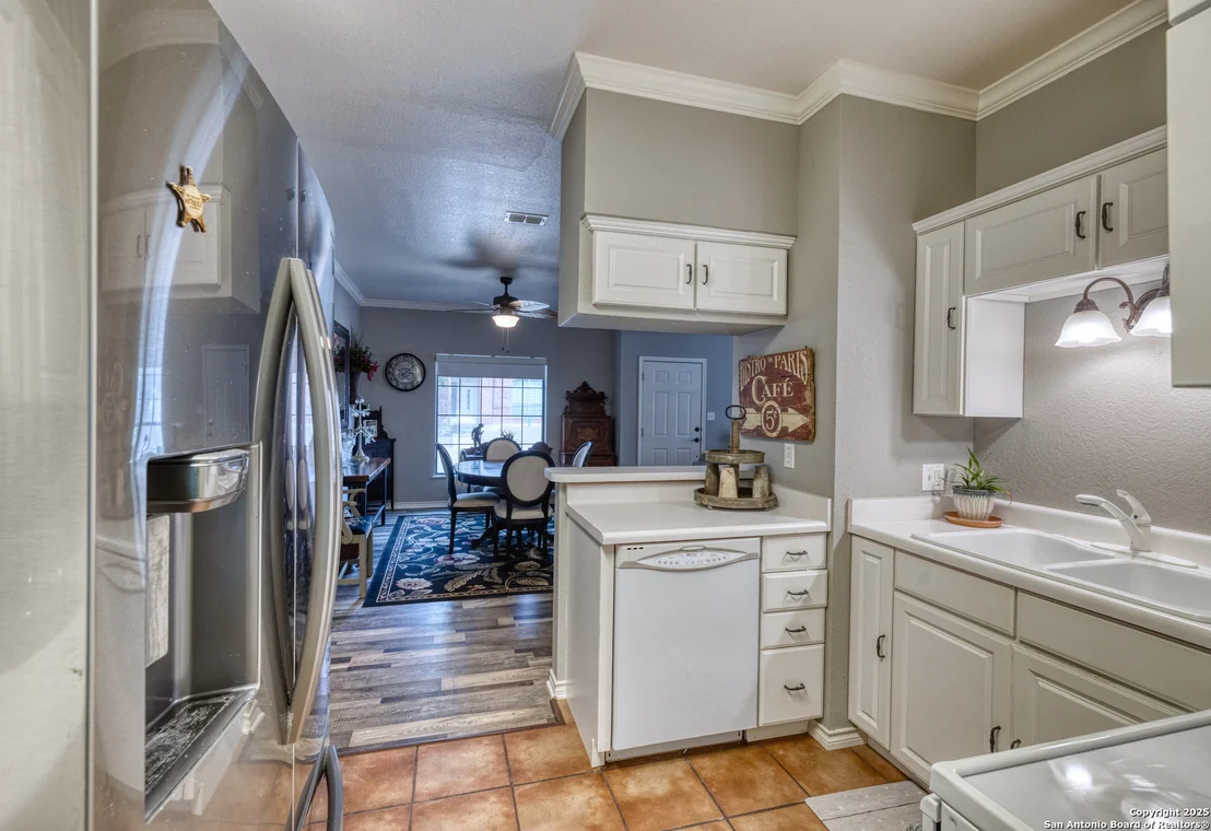 Photo of 6 Leona Heights