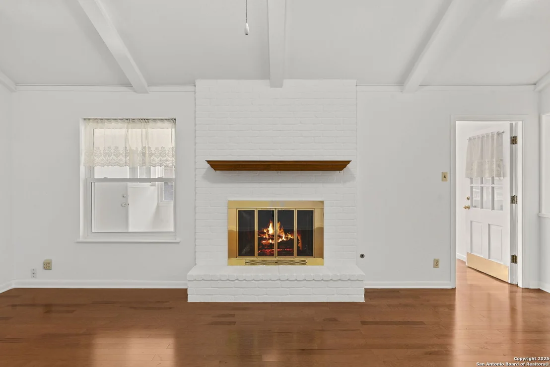 Photo of 5922 Windhaven