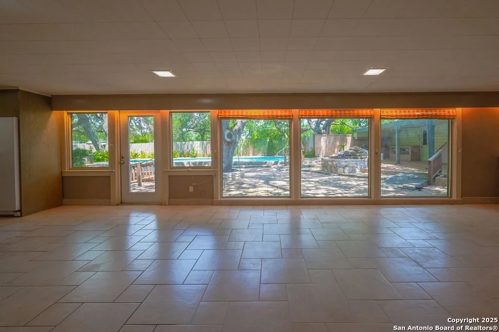 Photo of 52 Encino Loma