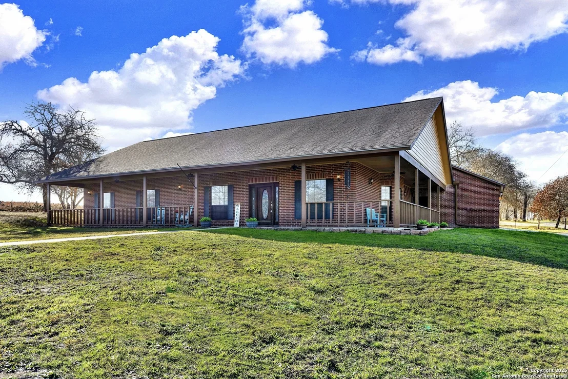 Photo of 330 TWIN OAK