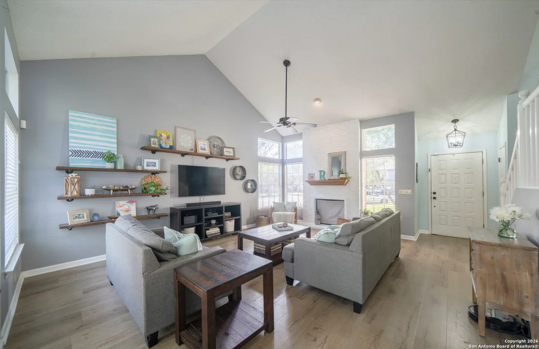 Photo of 2435 Pendant Oak