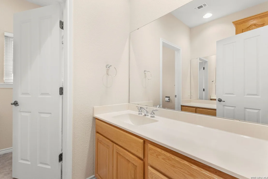 Photo of 809 Saint James