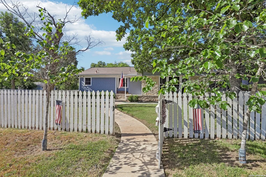 Photo of 202 SUTTON DR