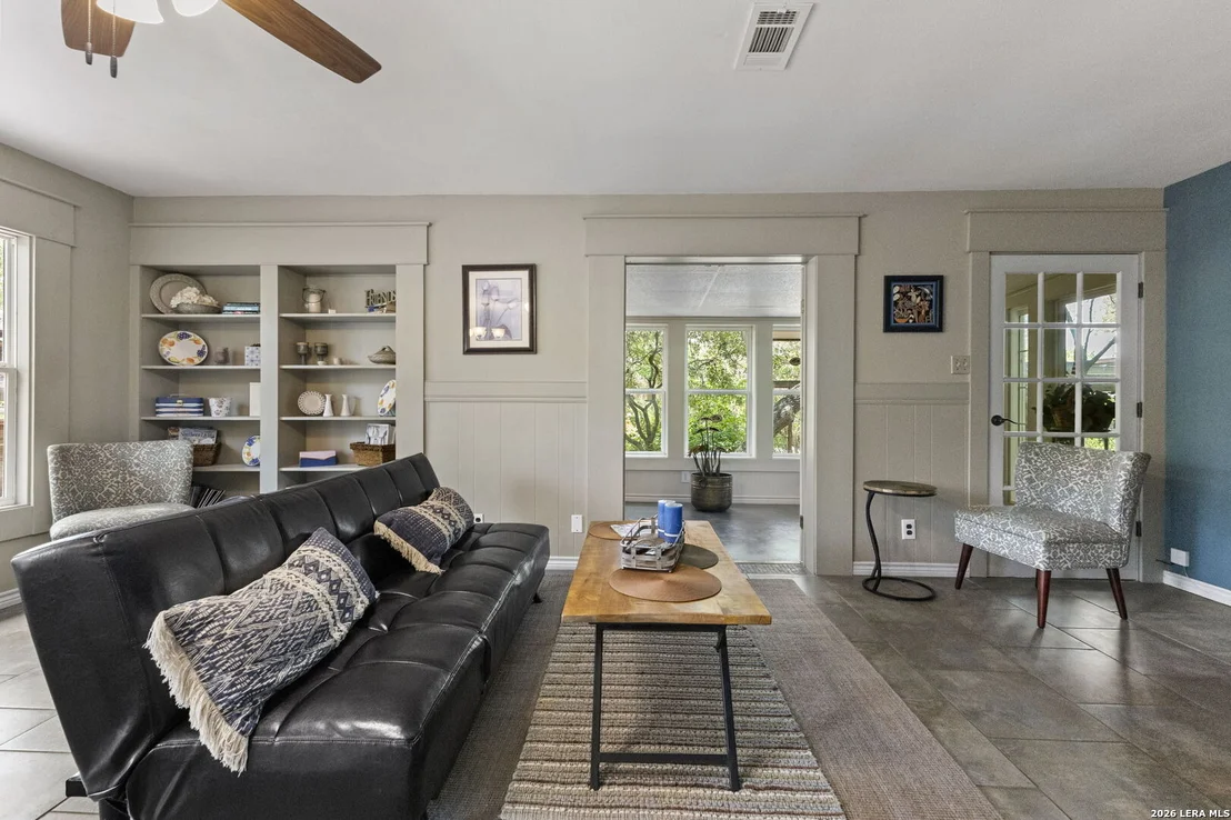 Photo of 346 RAINBOW DR