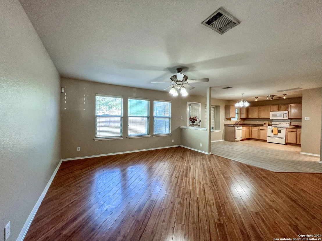 Photo of 224 EAGLE PASS DR