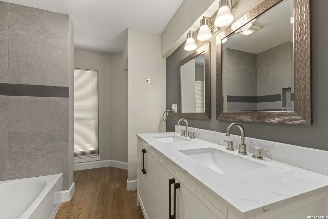 Photo of 1516 Caper
