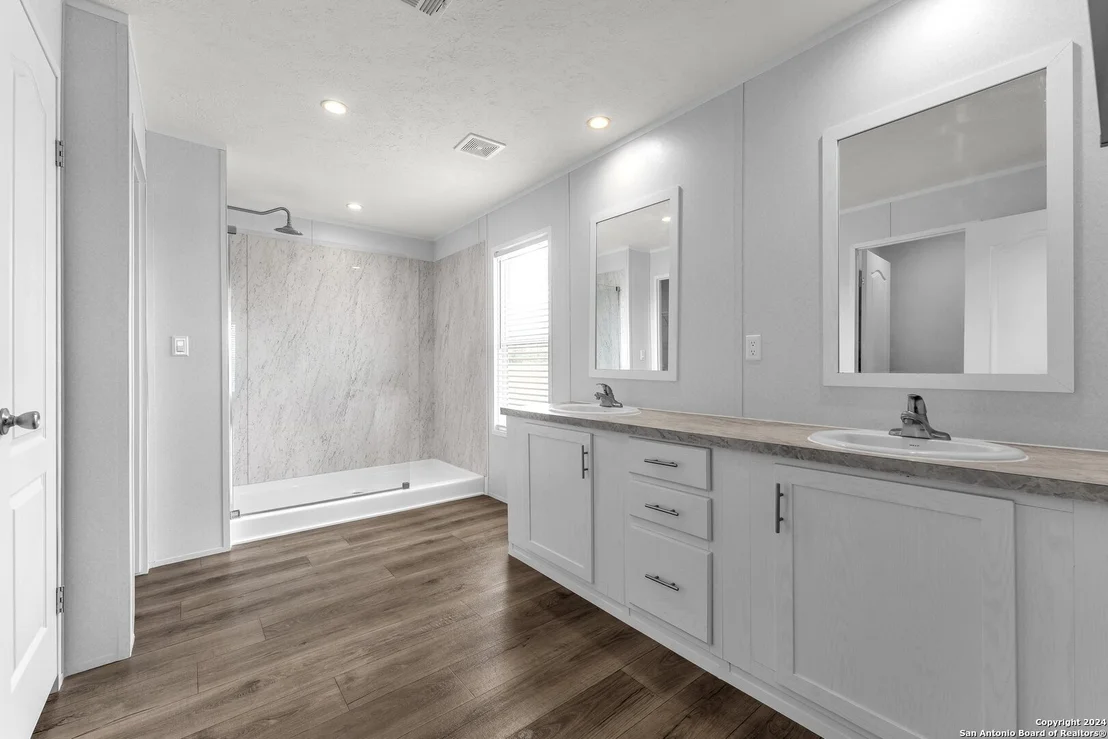 Photo of 347 Mahan Rd