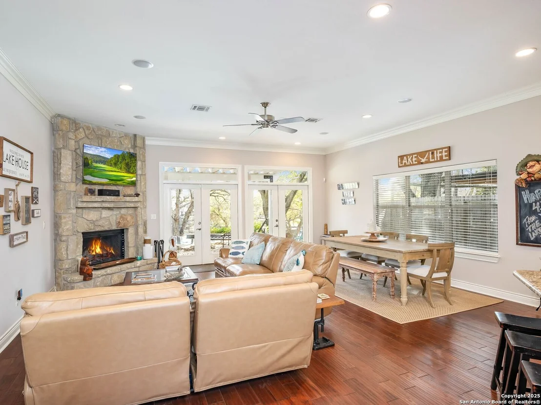 Photo of 705 RIDGEROAD DR
