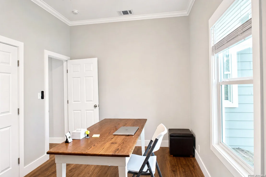 Photo of 811 N Buchanan