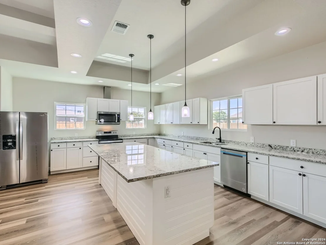 Photo of 8501 UTOPIA BLVD