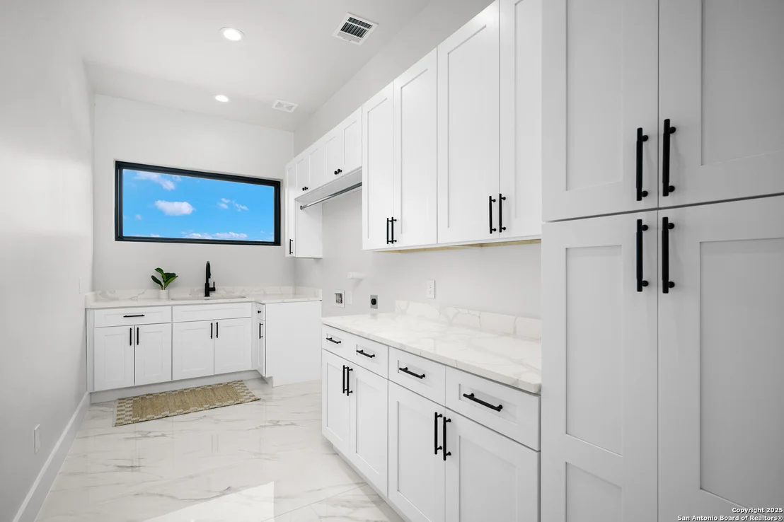 Photo of 9539 Lenox Hill