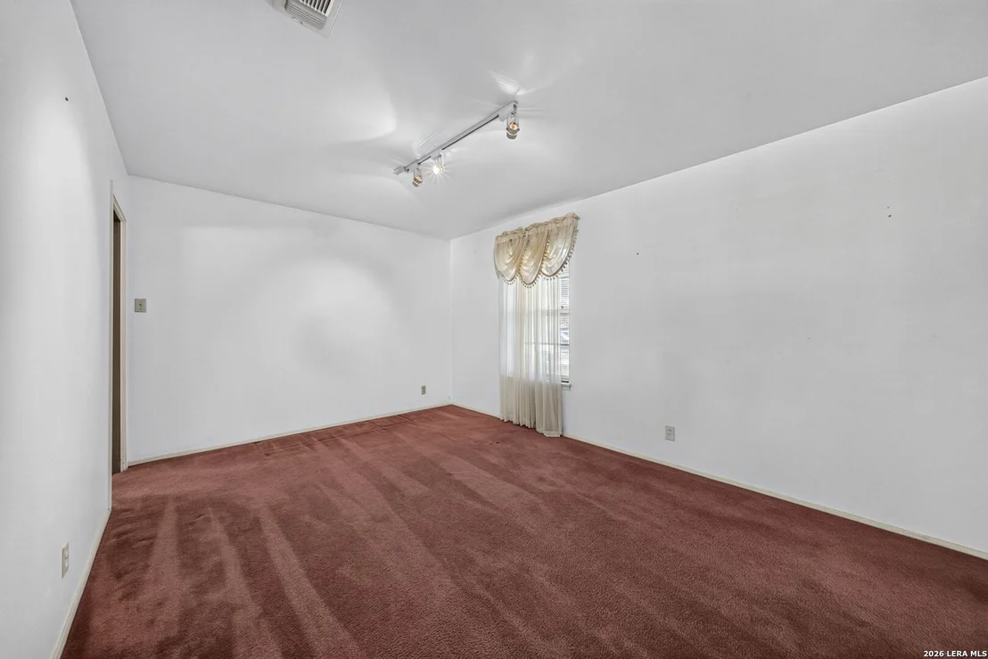 Photo of 105 DORIS DR