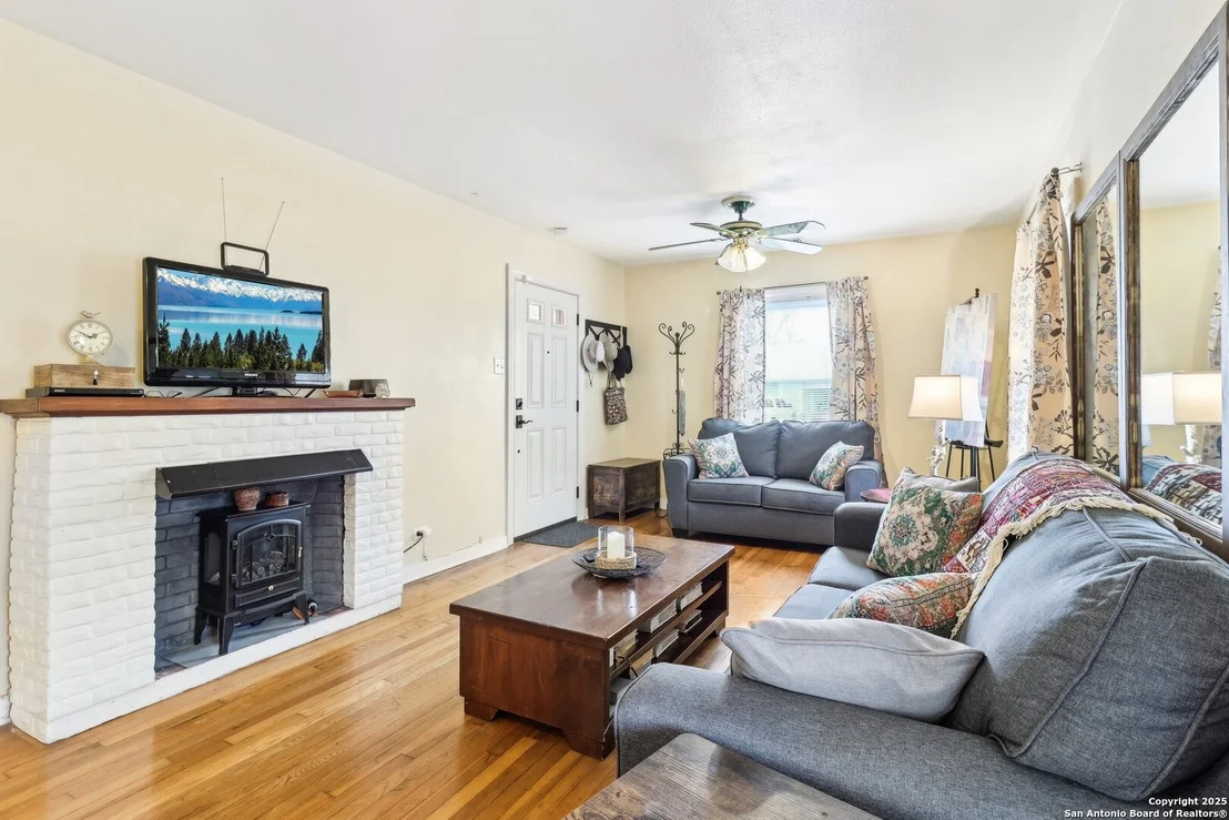 Photo of 2319 RAMONA