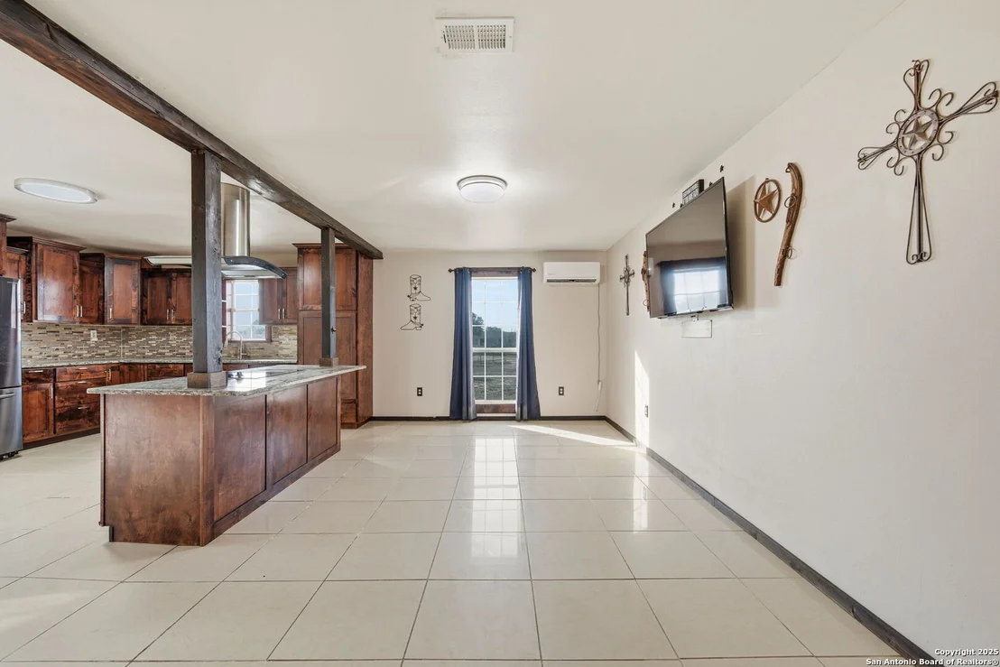 Photo of 1037 county road 7711