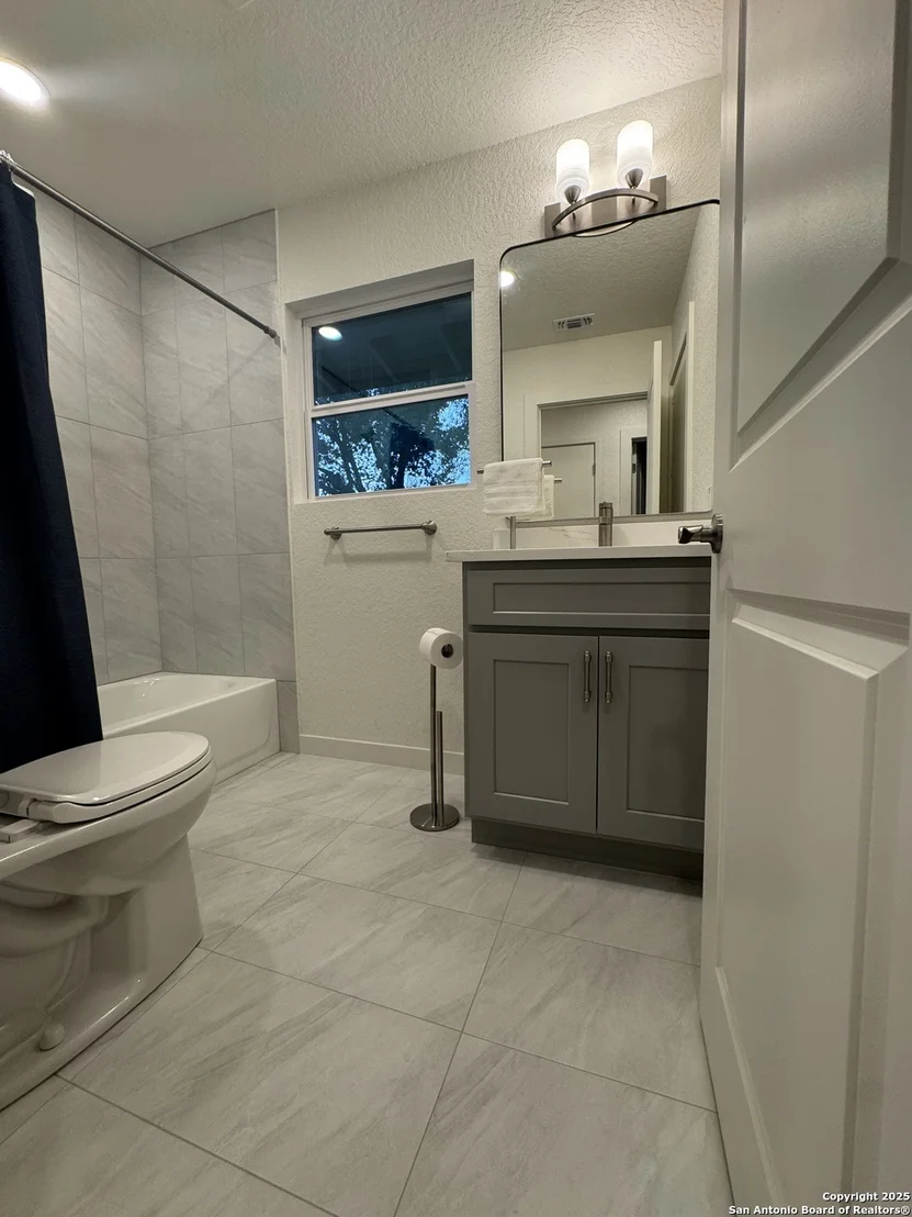 Photo of 214 Williamsburg
