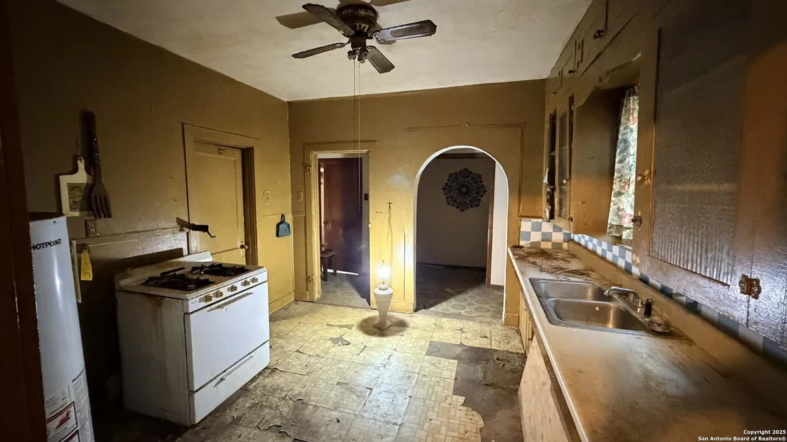 Photo of 906 Canton