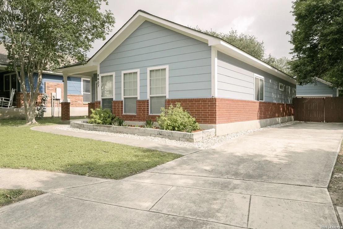 Photo of 8607 Belhaven
