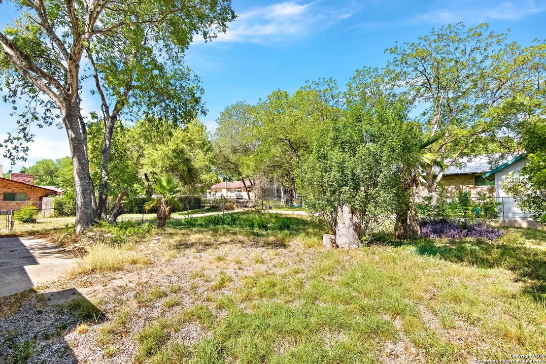 Photo of 4018 MEEKS AVE