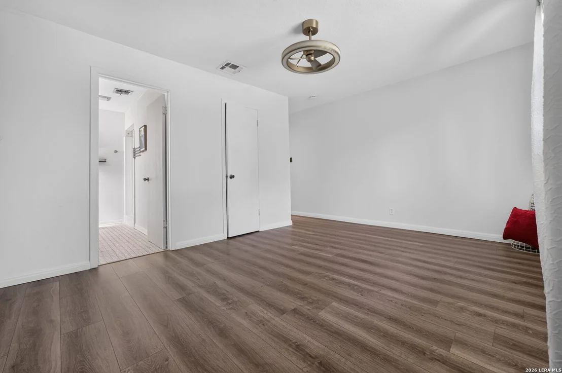 Photo of 9350 Cliff Way