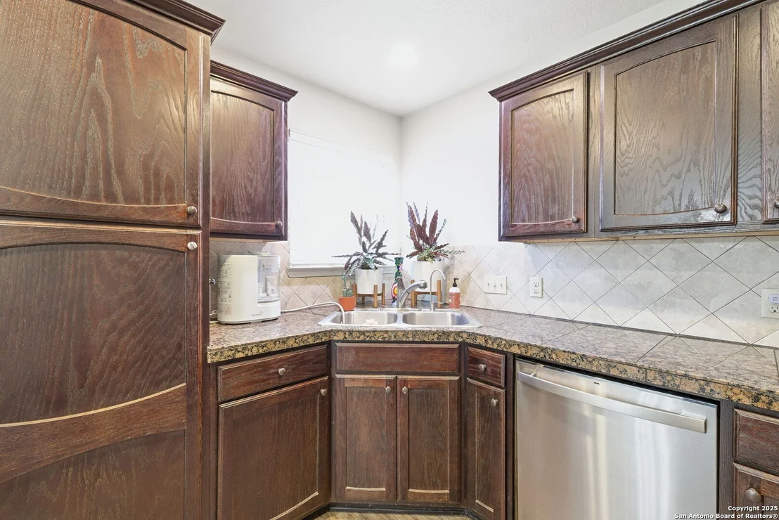 Photo of 2183 Hiline