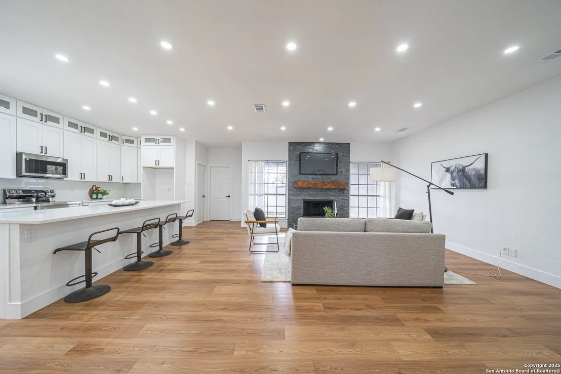 Photo of 122 PALM CIR