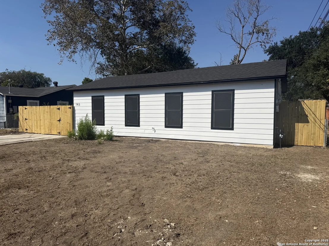 Photo of 143 Toltec