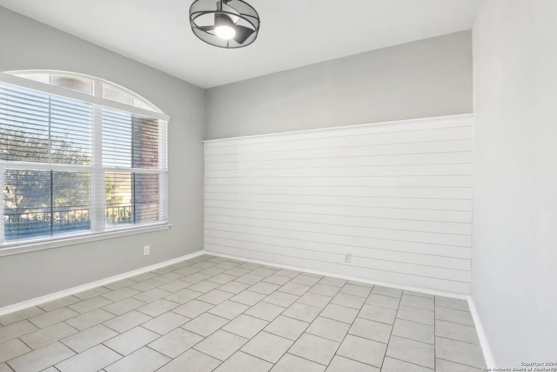 Photo of 429 KINGS WAY
