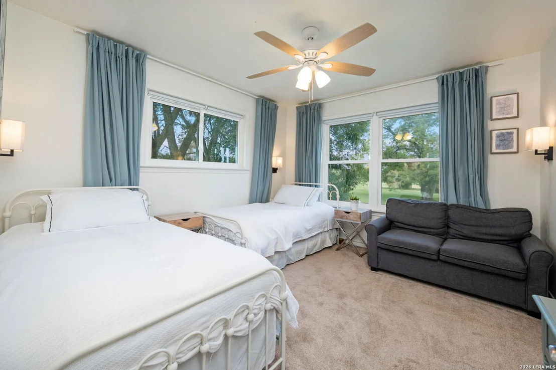 Photo of 34 river oak