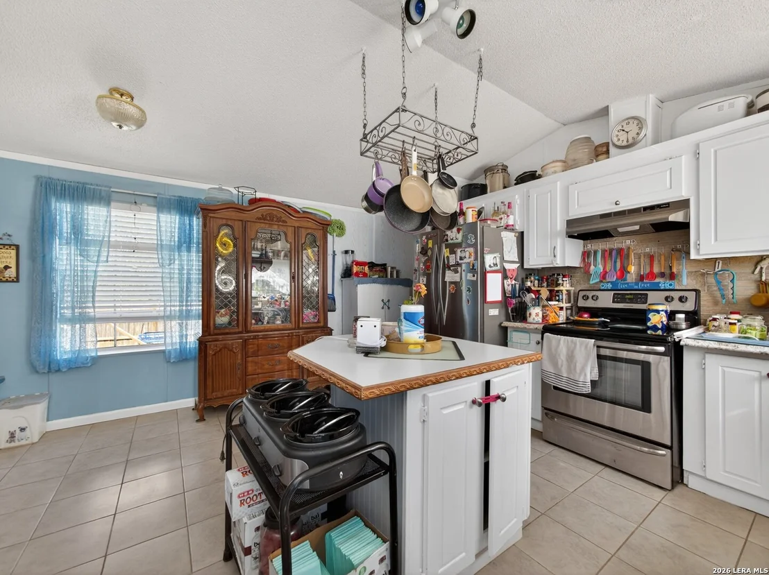 Photo of 953 Forest Oaks Dr