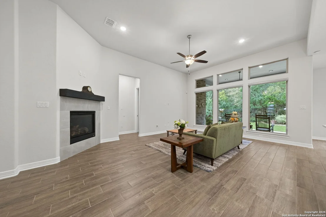 Photo of 123 Low Meadow