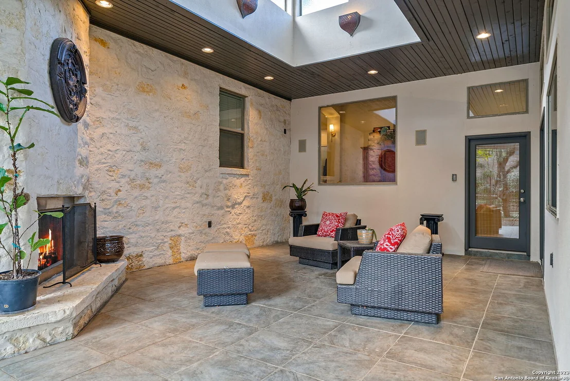 Photo of 8 Benchwood Cir